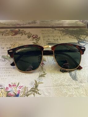 Ray-Ban Clubmaster Sunglasses Tortoise & Green Lens